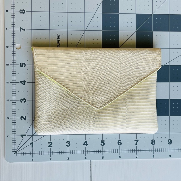 IPSY | BRAND NEW | Faux Reptile Gold Lime Green Glam Bag (BAG ONLY) - Picture 7 of 7